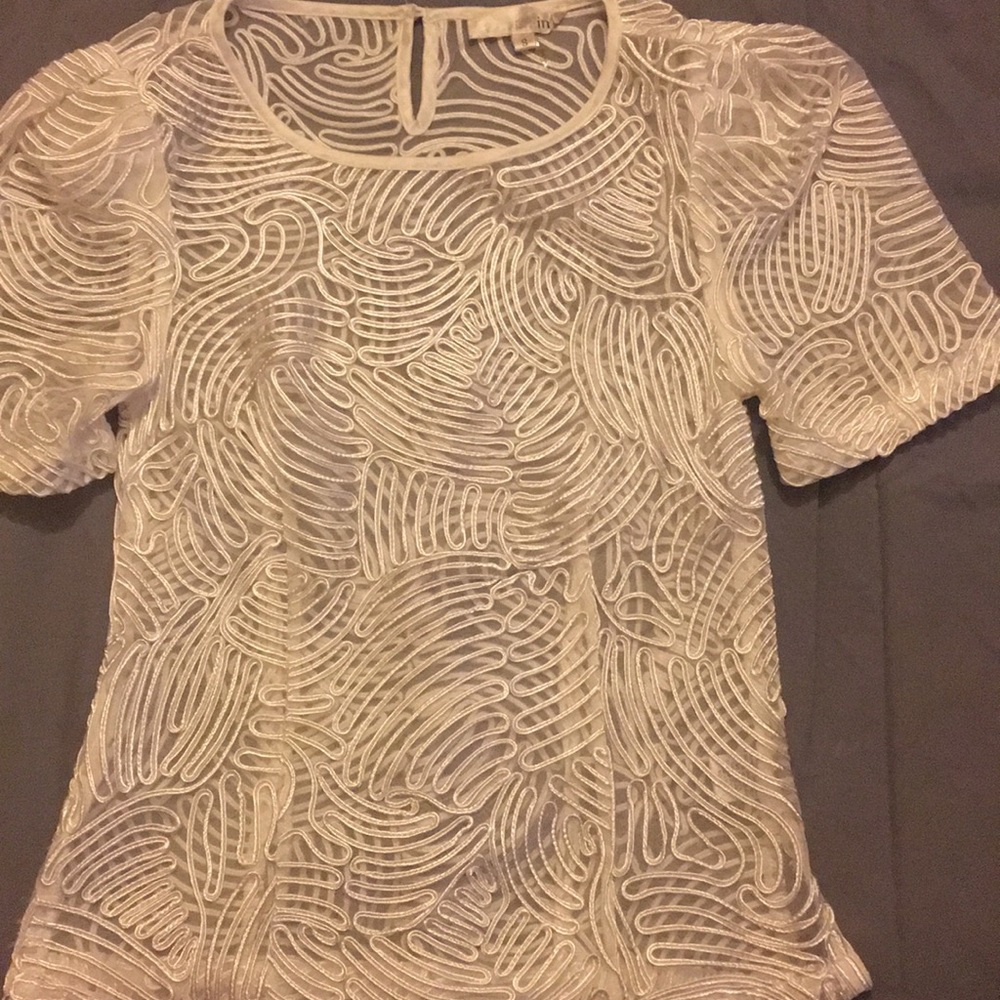 White top/blouse